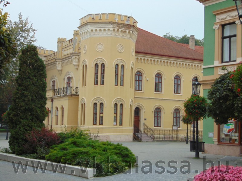 következő