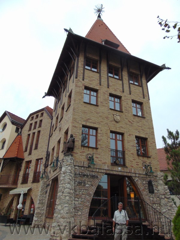 következő