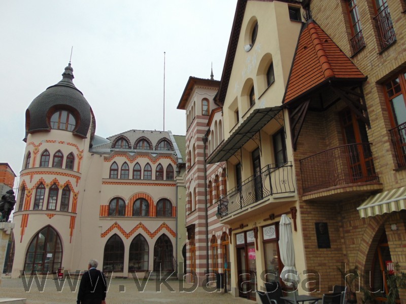 következő