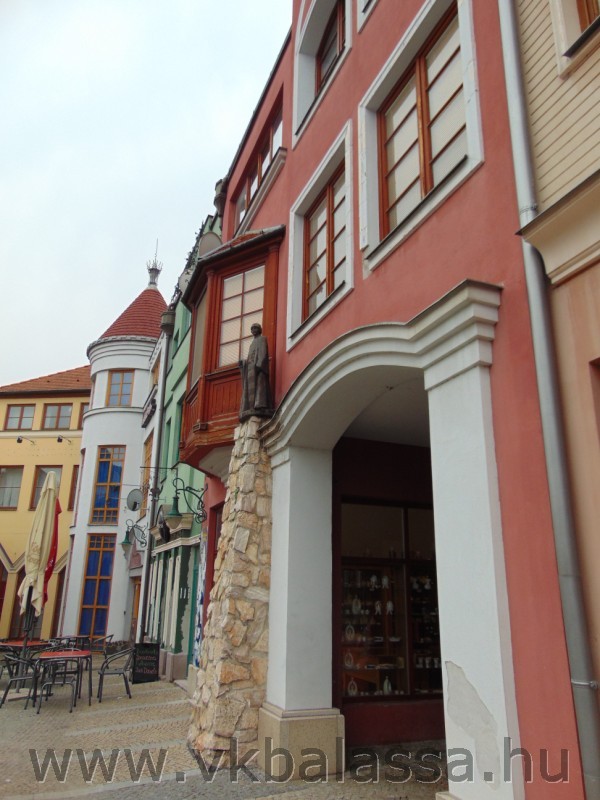 következő