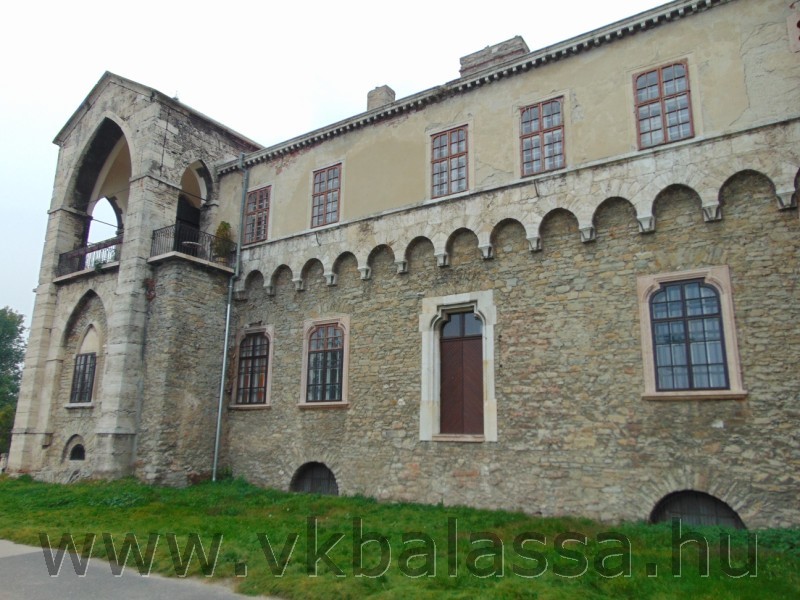 következő