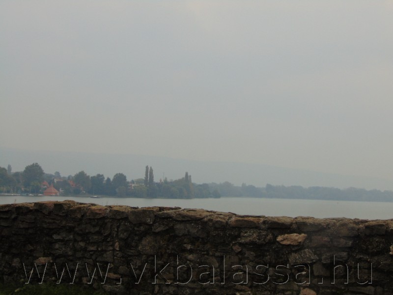 következő