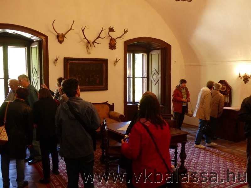 következő
