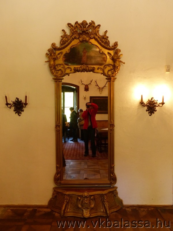 következő