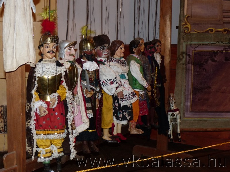 következő