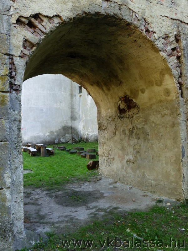 következő