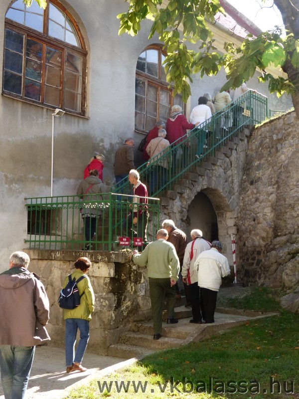 következő