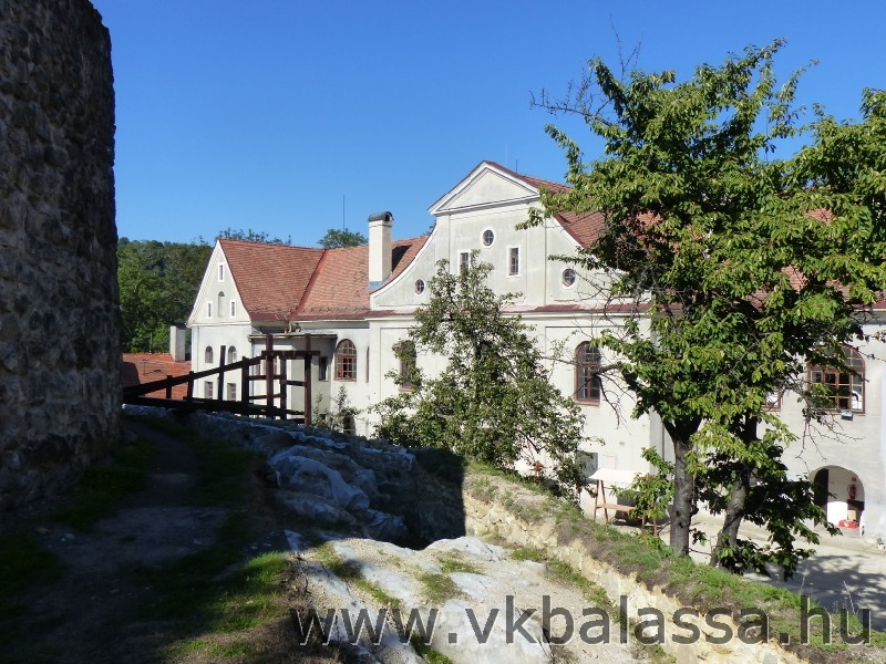 következő