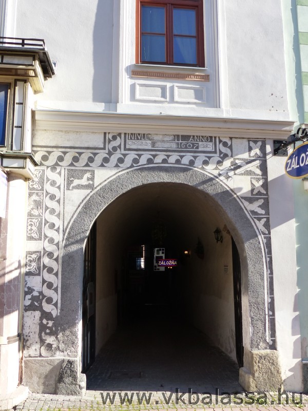 következő