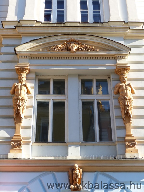 következő