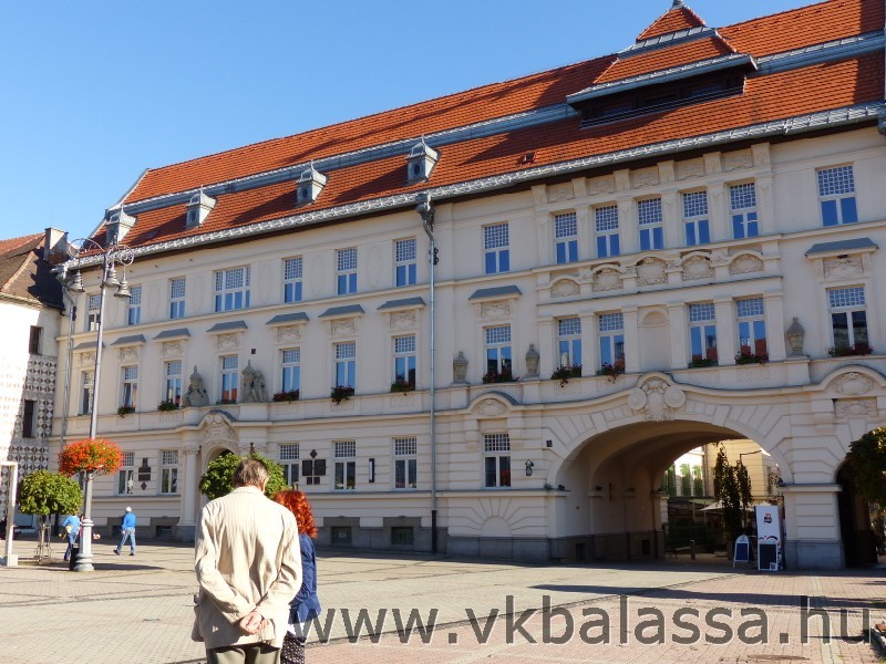 következő