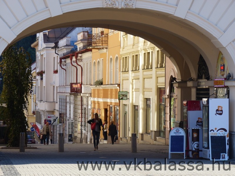 következő