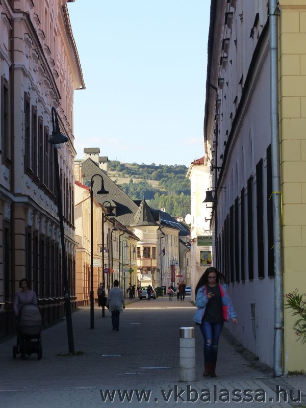 következő