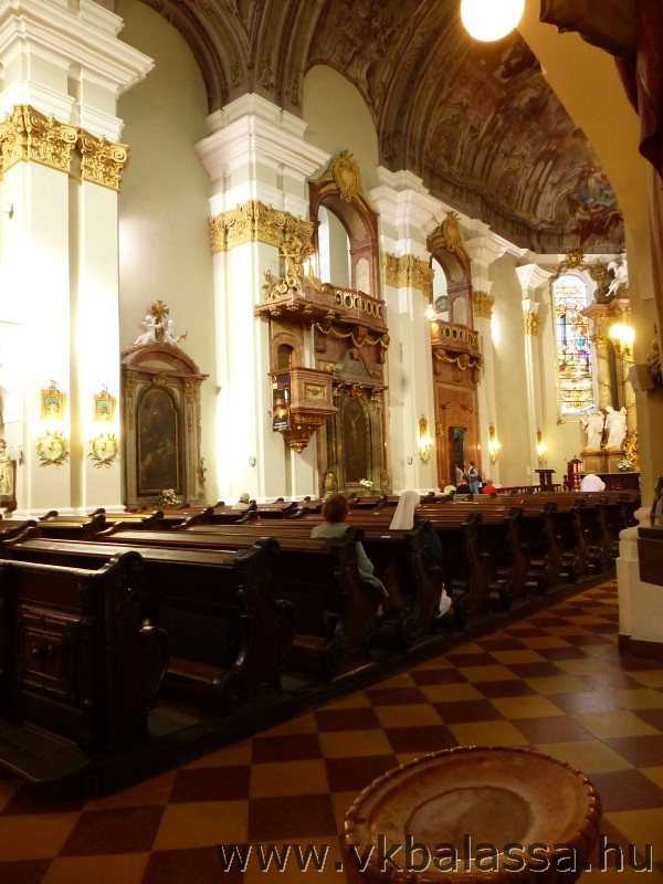 következő