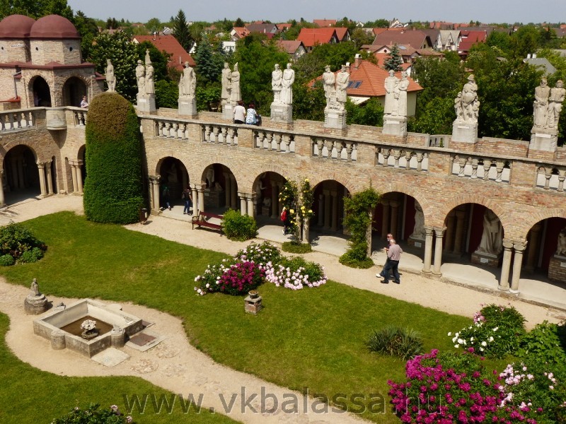 következő