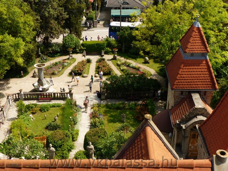 következő