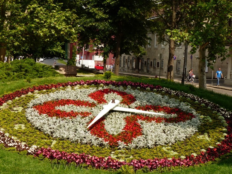 következő