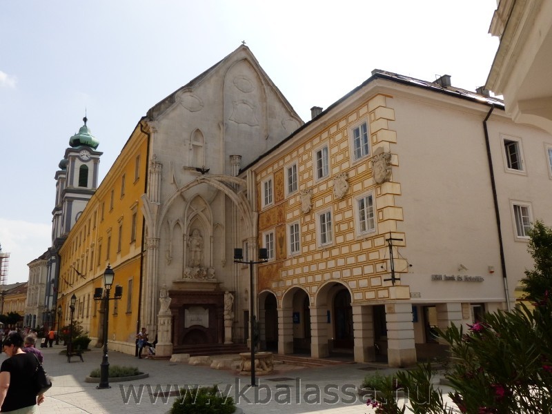 következő
