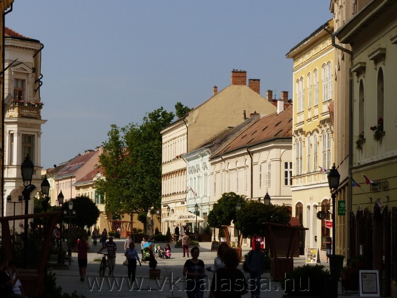következő
