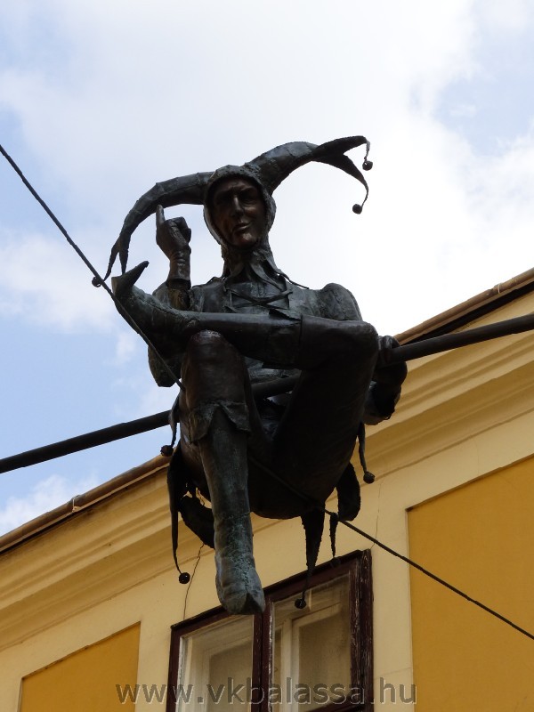 következő