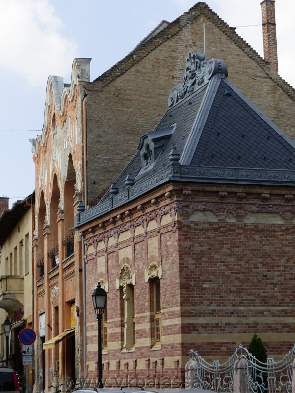 következő