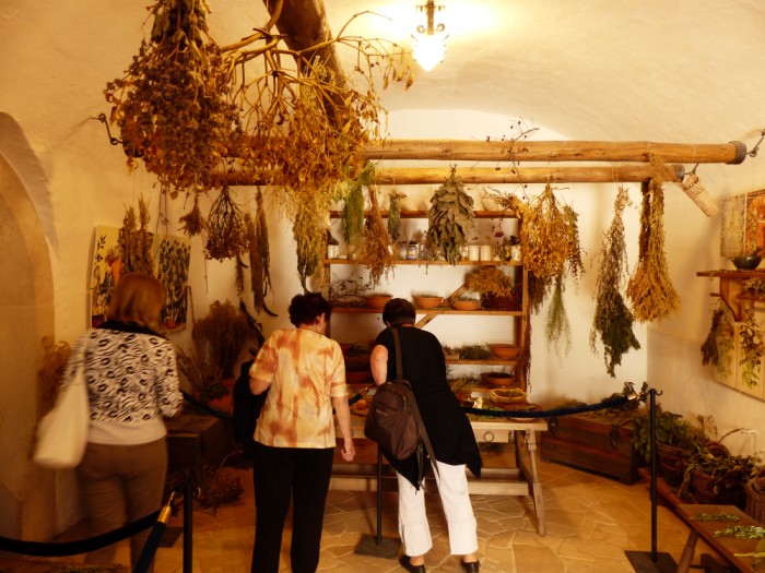következő