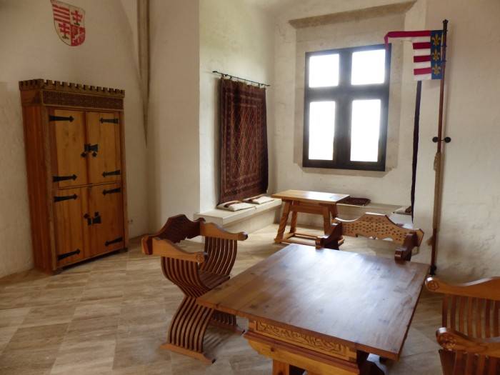 következő