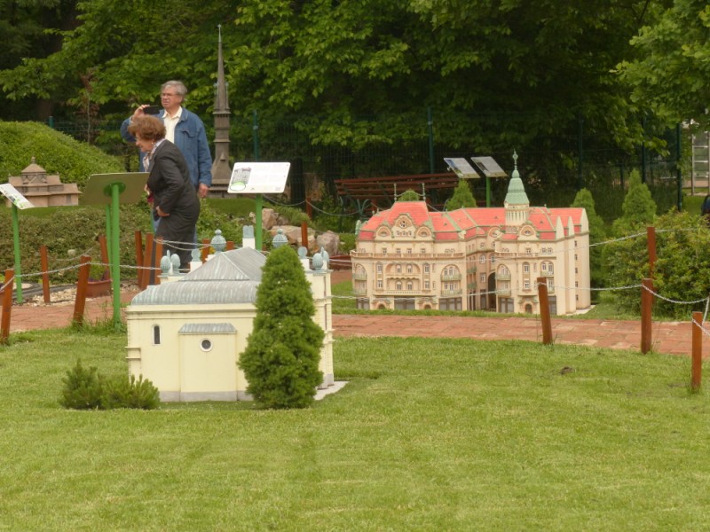 következő