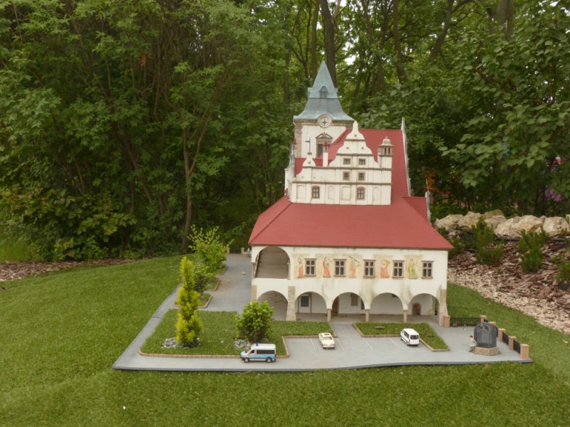 következő
