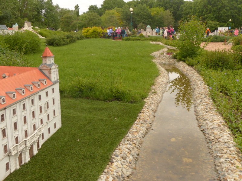 következő