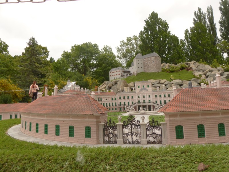 következő