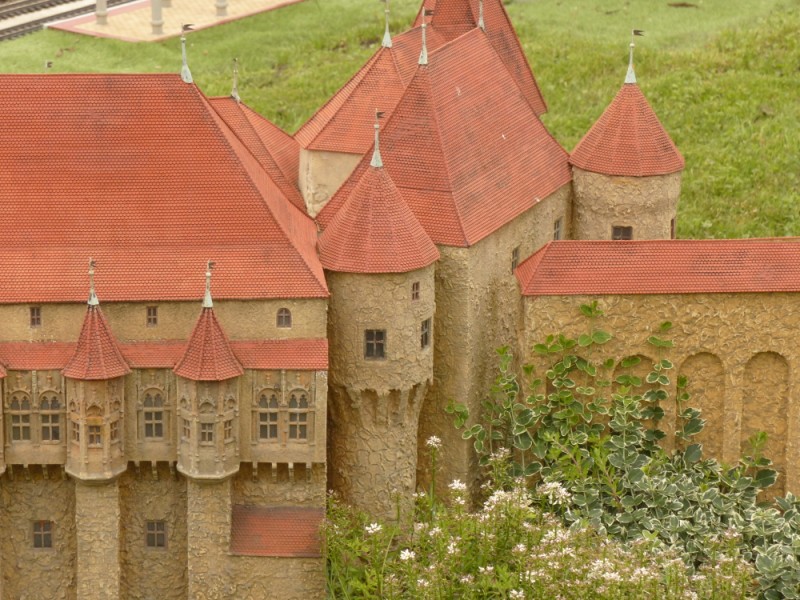 következő