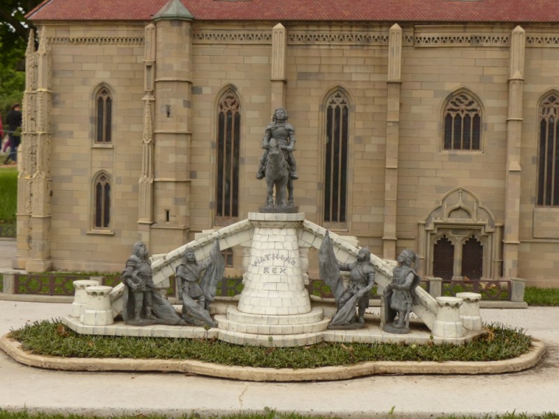 következő
