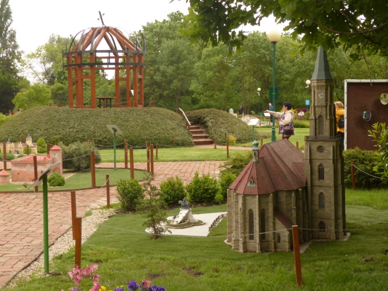 következő