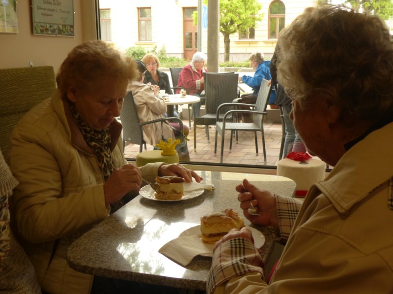 következő