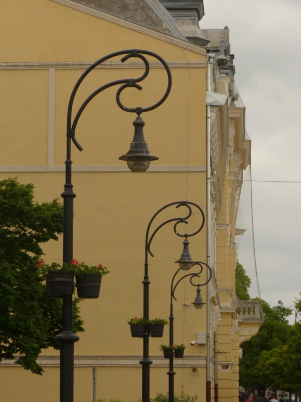 következő