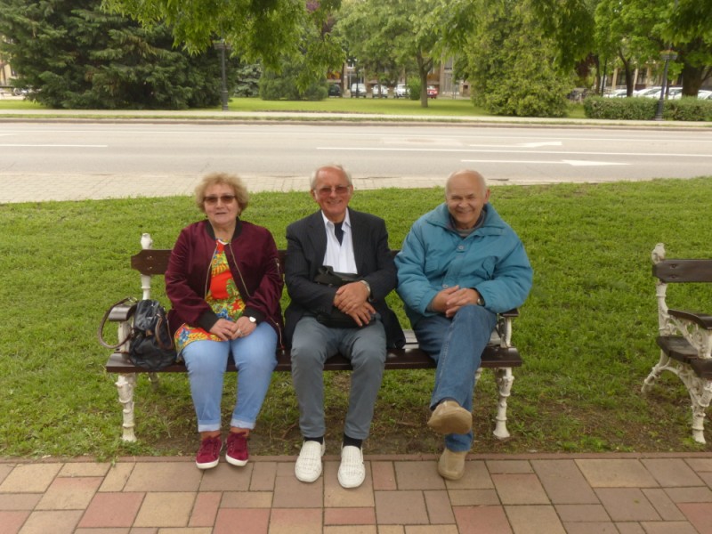 következő