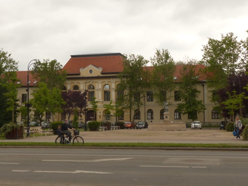 következő