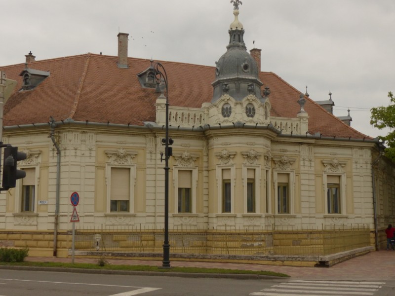 következő