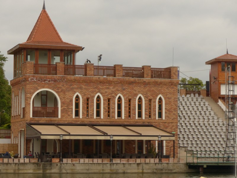 következő