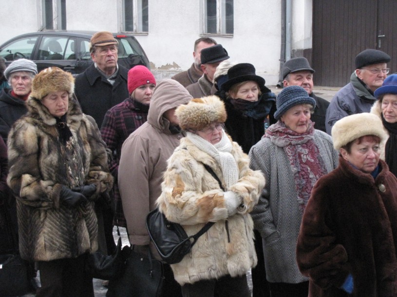 következő