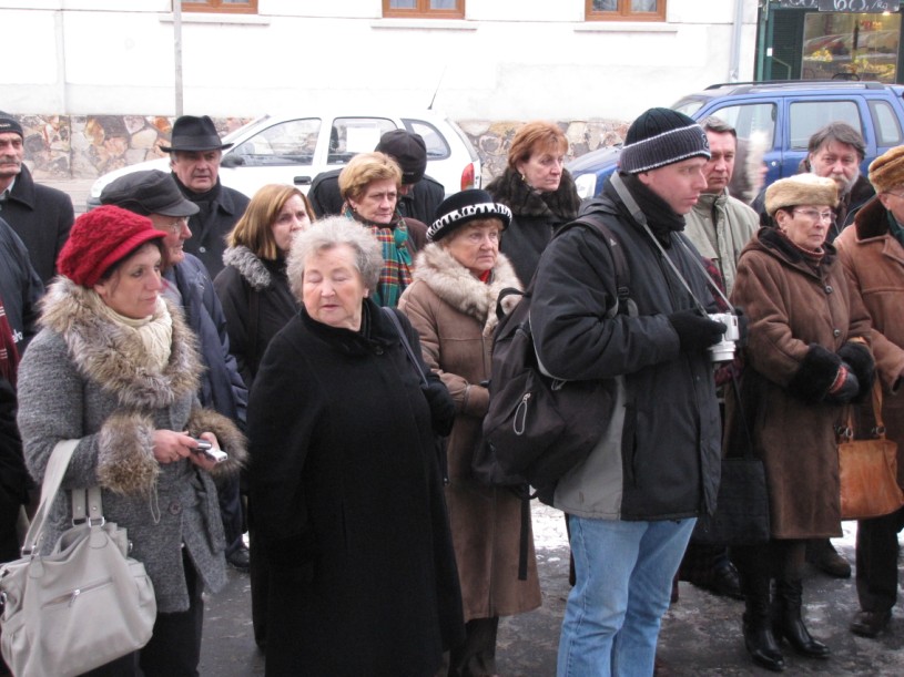 következő