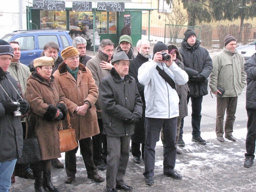következő