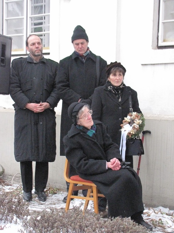 következő