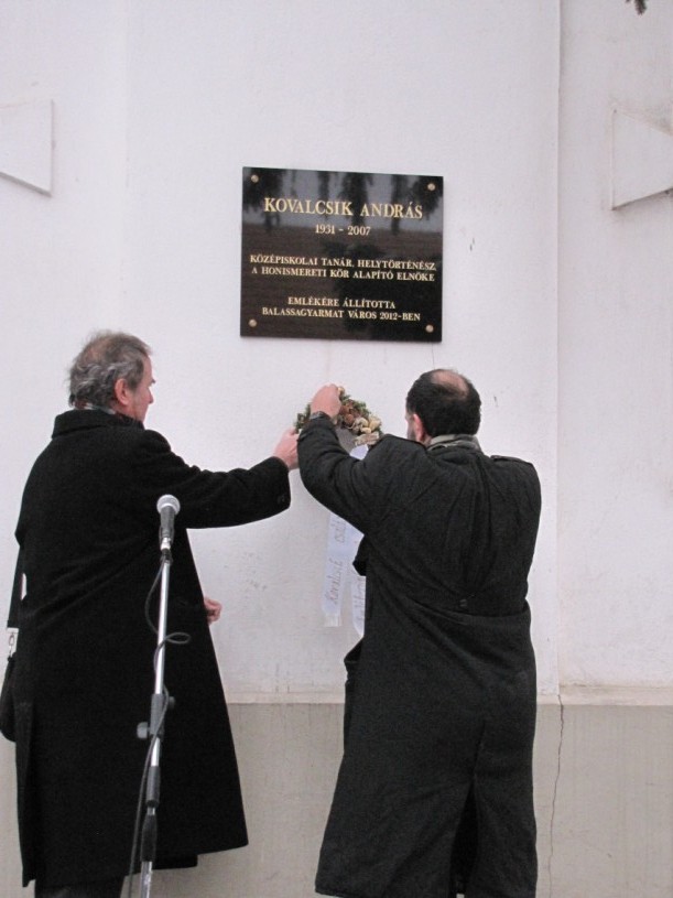 következő