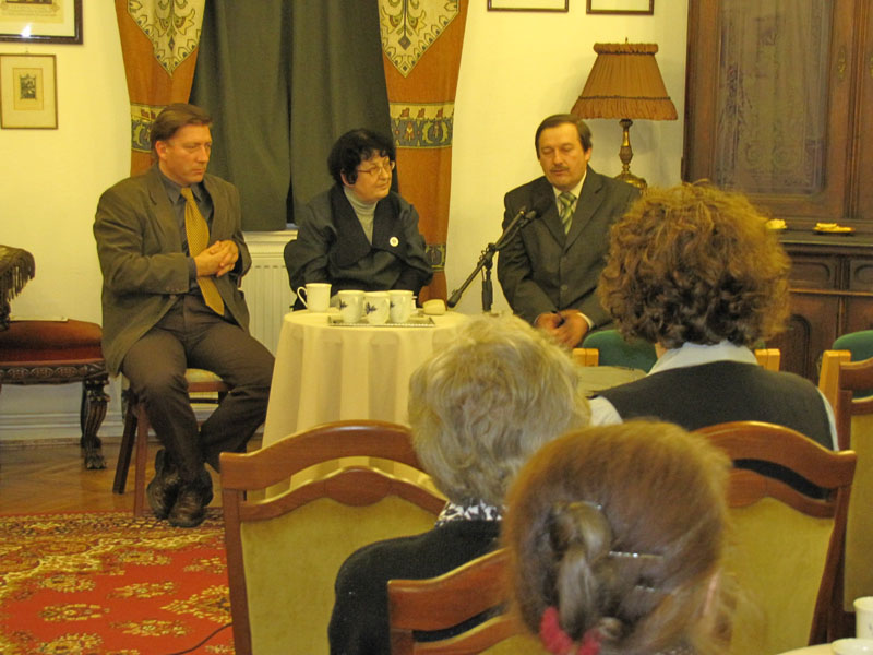 következő