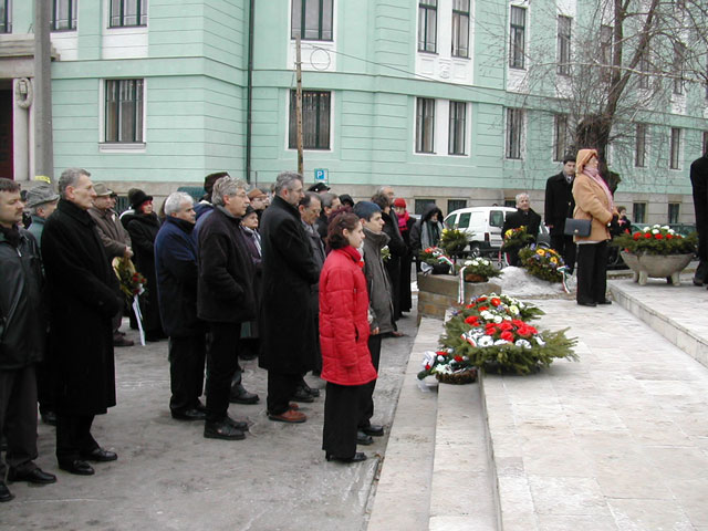következő