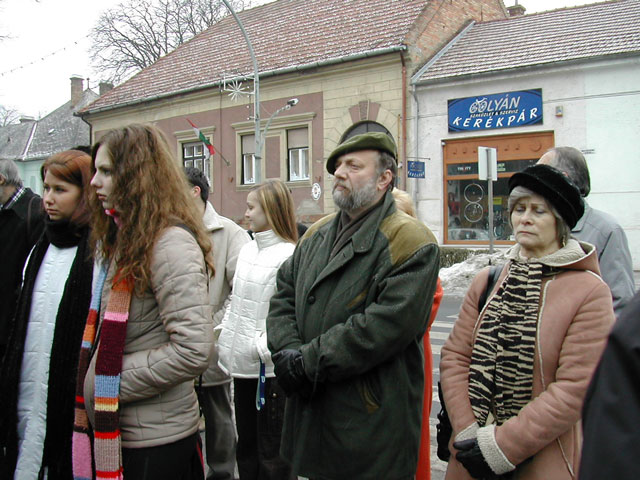 következő