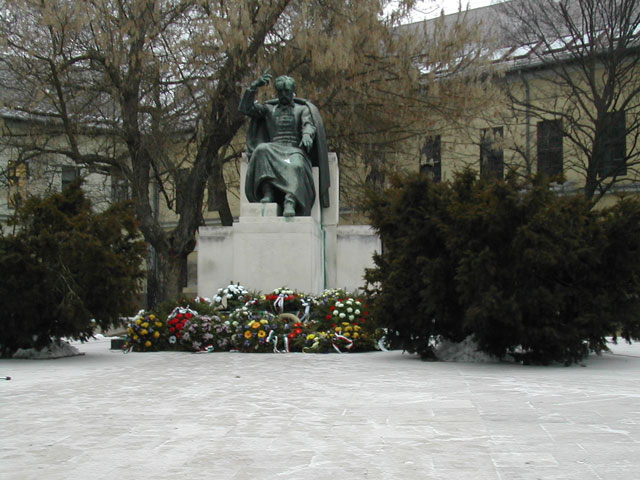 következő