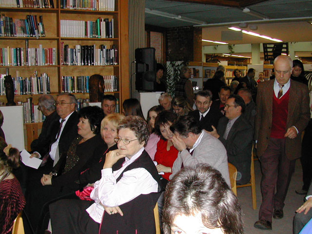 következő